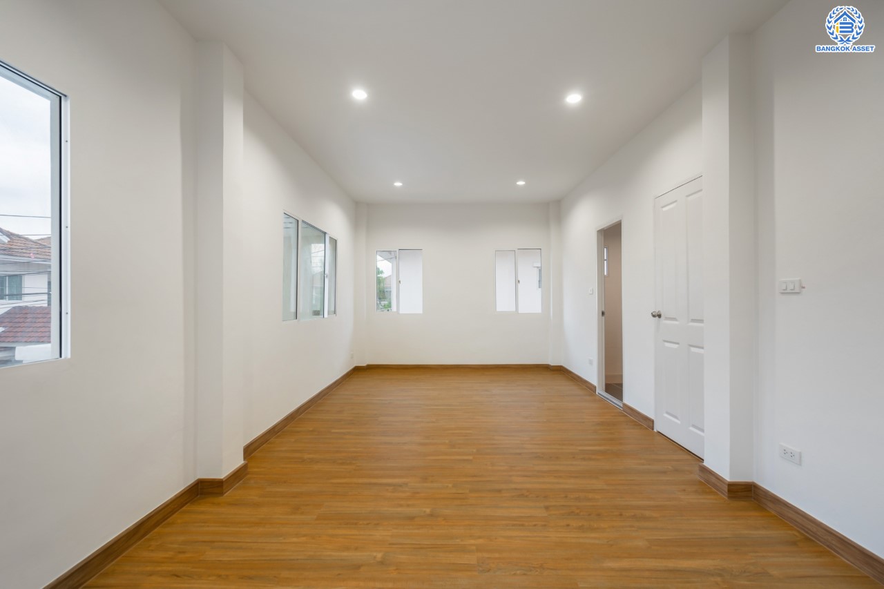 บ้านมือสองตกแต่งใหม่ ม.ลลิลอินเดอะพาร์ค บางใหญ่ พร้อมอยู่ตอบโจทย์ทุกฟังก์ชัน เนื้อที่ 39.9 ตร.ว. ฟังก์ชัน 3 ห้องนอน 2 ห้องน้ำ 1 ที่จอดรถ บนทำเลเดินทางสะดวก ใกล้เซ็นทรัลเวสต์เกต ทางด่วน "กาญจนาภิเษก และเพียง 5 นาทีถึงรถไฟฟ้าสายสีม่วง "สถานีตลาดบางใหญ่"